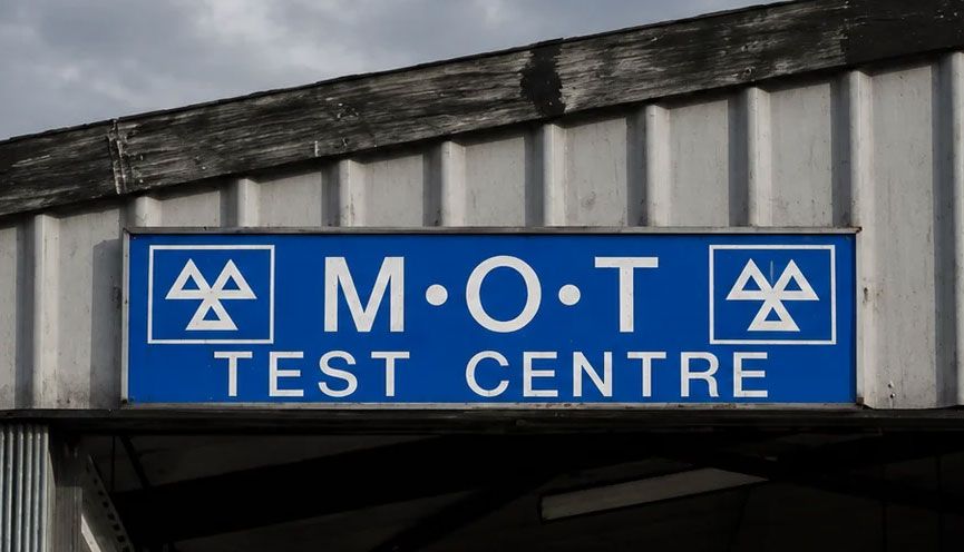 Who pays for the MOT on a lease car?